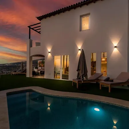 Casa Calmos * アデヘ